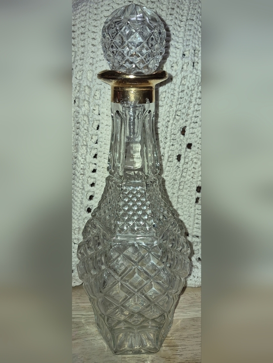 Anchor Hocking Other - Vintage Anchor Hocking Wexford clear glass whiskey decanter w/ diamond-cut Style